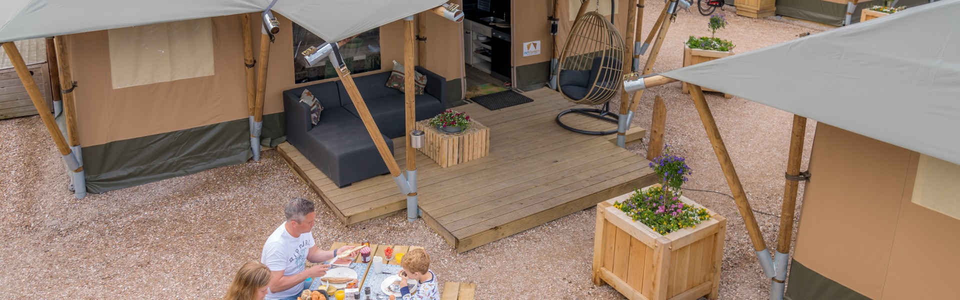 /l/fr/library/download/urn:uuid:27105592-aa5d-485a-9e64-7ecde087c782/zanzi+tent+7p+voorkant.jpg?